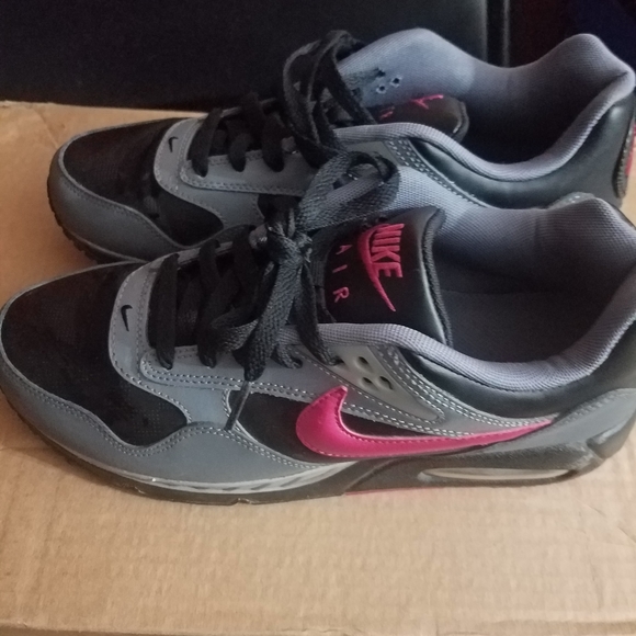 Sneakers - Picture 2 of 4